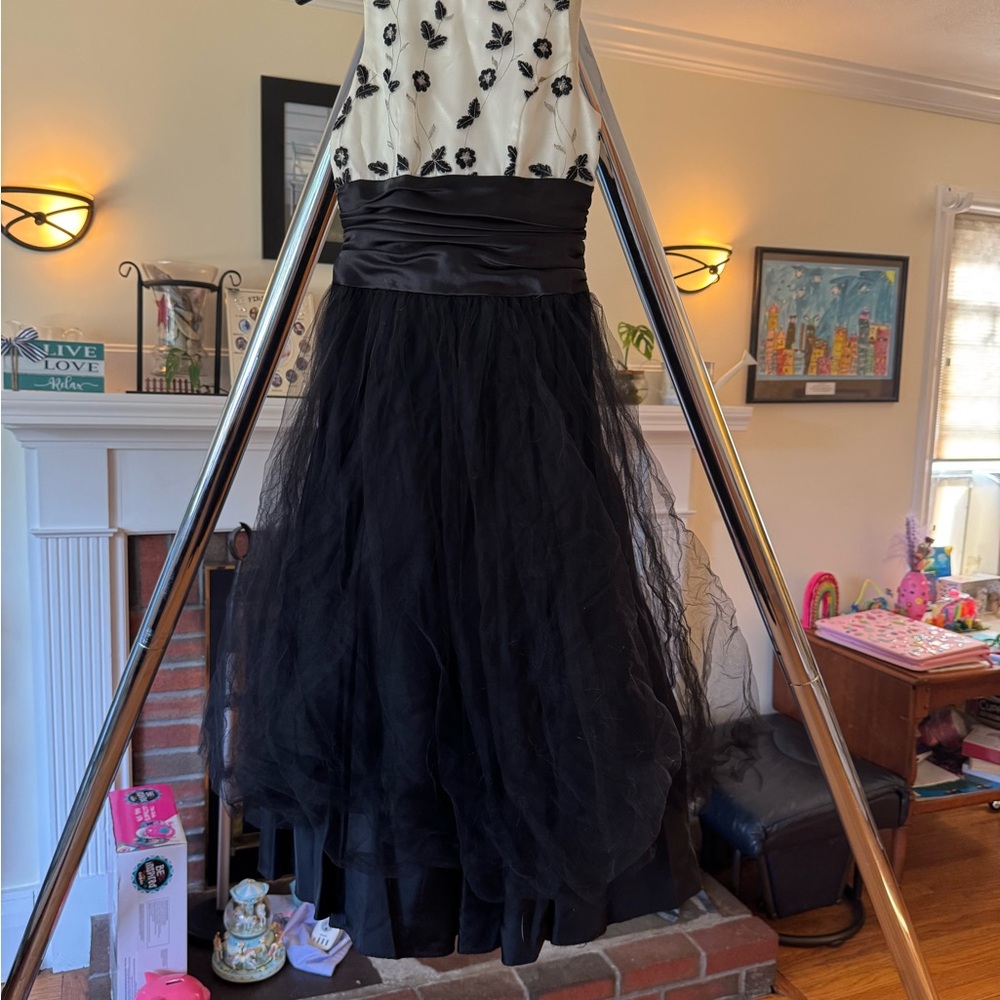 Elegant Girls Black and White Floral Dress